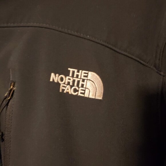 Men's Waterproof North Face Jacket - Size Large - Picture 4 of 8